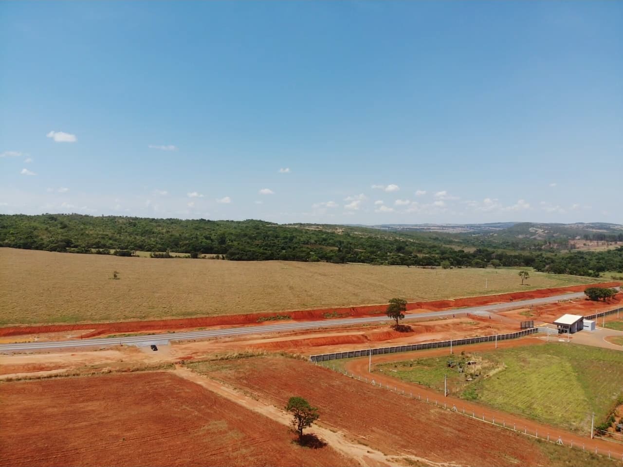 Condomínio de chácaras com lago em aragoiania 35km de Goiânia